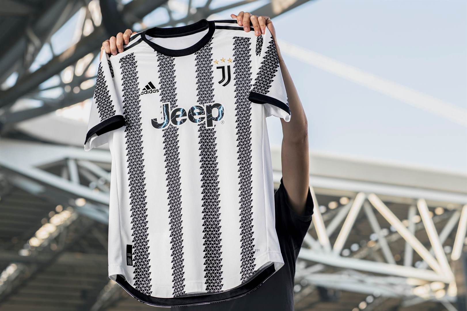 Juventus (2022/23) home kit