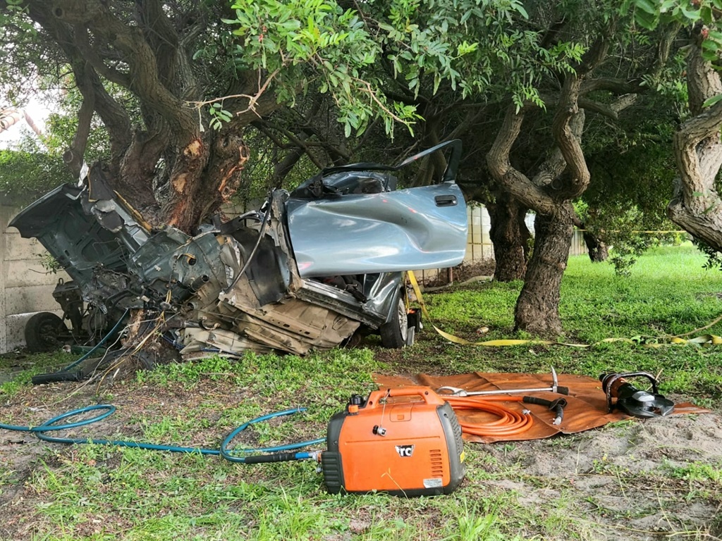 Man Dies After Crashing Into Tree | Daily Sun