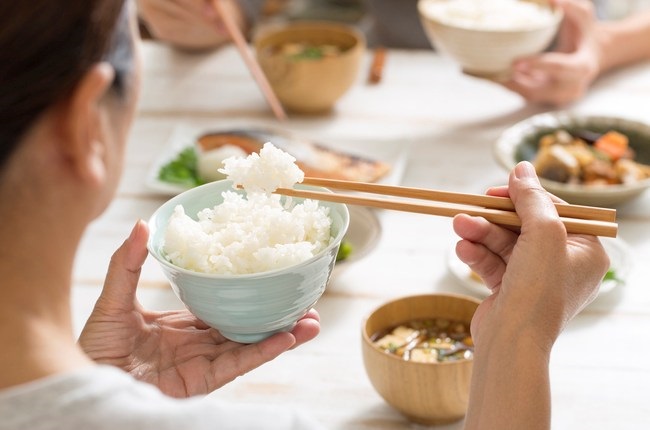 Eating refined grains, such as white rice, is similar to eating a diet containing unhealthy sugars.