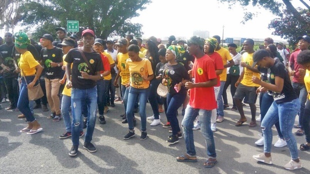 Last week Durban University of Technology students took to the streets to express their dissatisfaction with the services rendered to them during the staff strike.