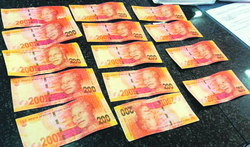 A traffic cop was found in possession of counterfeit R200 notes worth R2 000. 