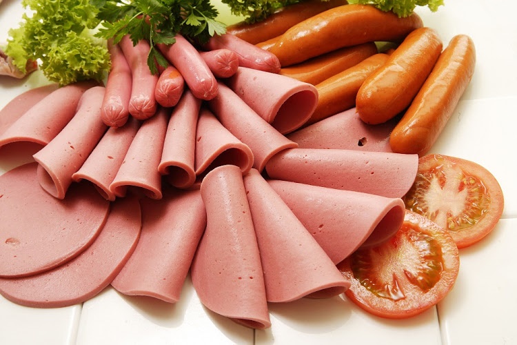 Kotas or bunny chows are usually filled with cheaper processed meats such as polony in order to cut costs. 