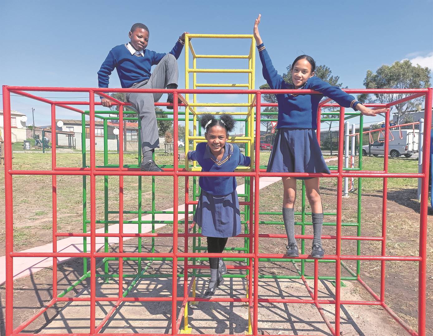 Being one of the most densely populated areas in Nelson Mandela Bay, Schauderville lacks safe outdoor recreational facilities, and children were forced to play on busy roads. 