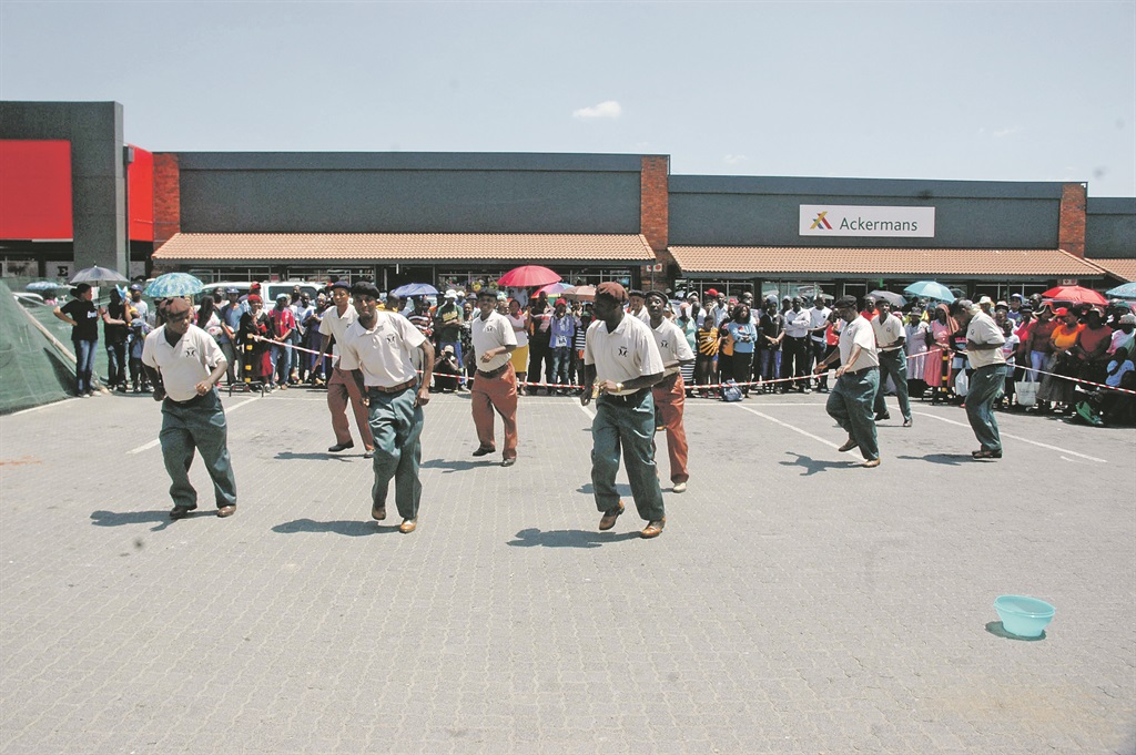 Members of Banna Re Mokgobe entertain crowds at Alexandra Plaza, north of Jozi.           Photo by Phineas Khoza