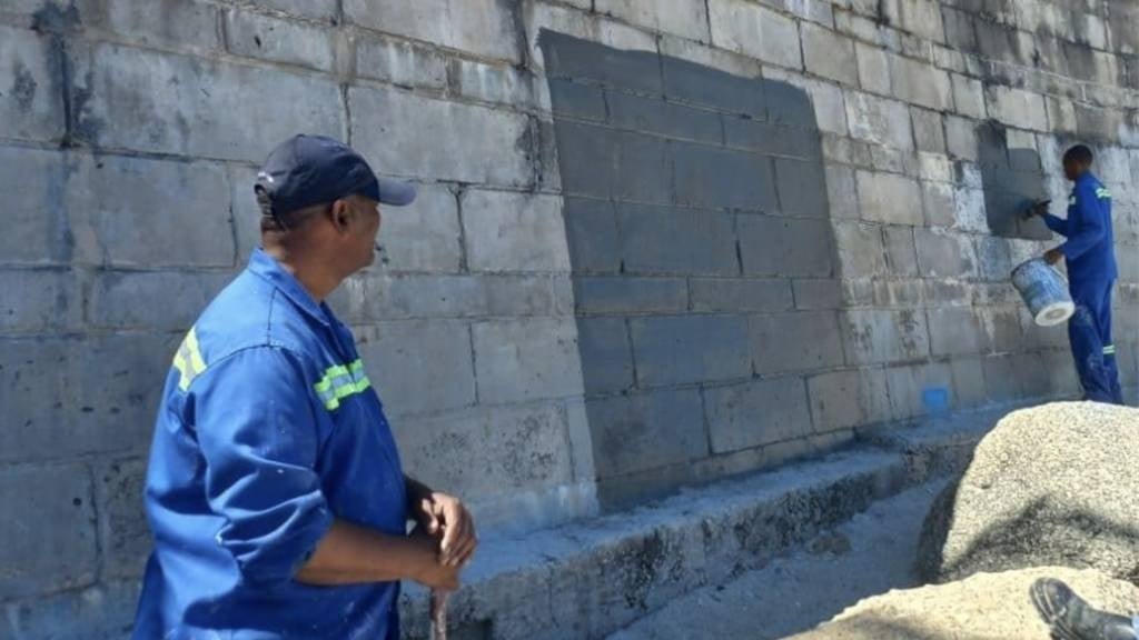 City of Cape Town officials removed offensive graffiti.