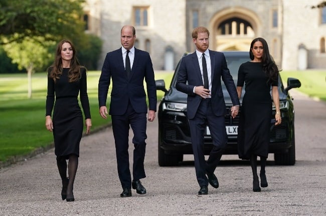 The Cambridges and the Sussexes put on a united front to greet mourners, despite relations between them being frosty since Harry and Meghan’s interview with Oprah. (PHOTO: Gallo Images / Getty Images)