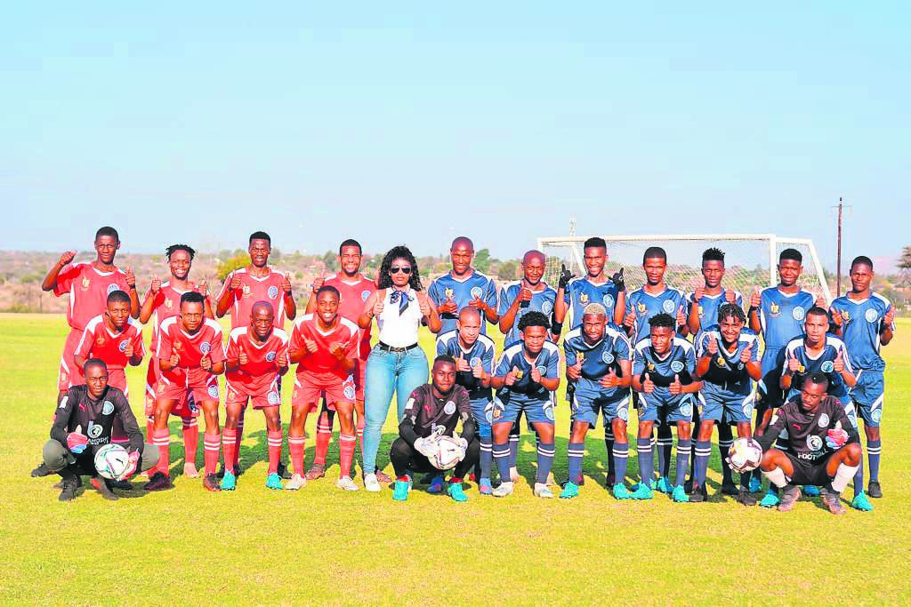 The full 2022-23 season squad of Bokone FC players flanked by their co-chairwoman, Sibongile Marokana (middle). 