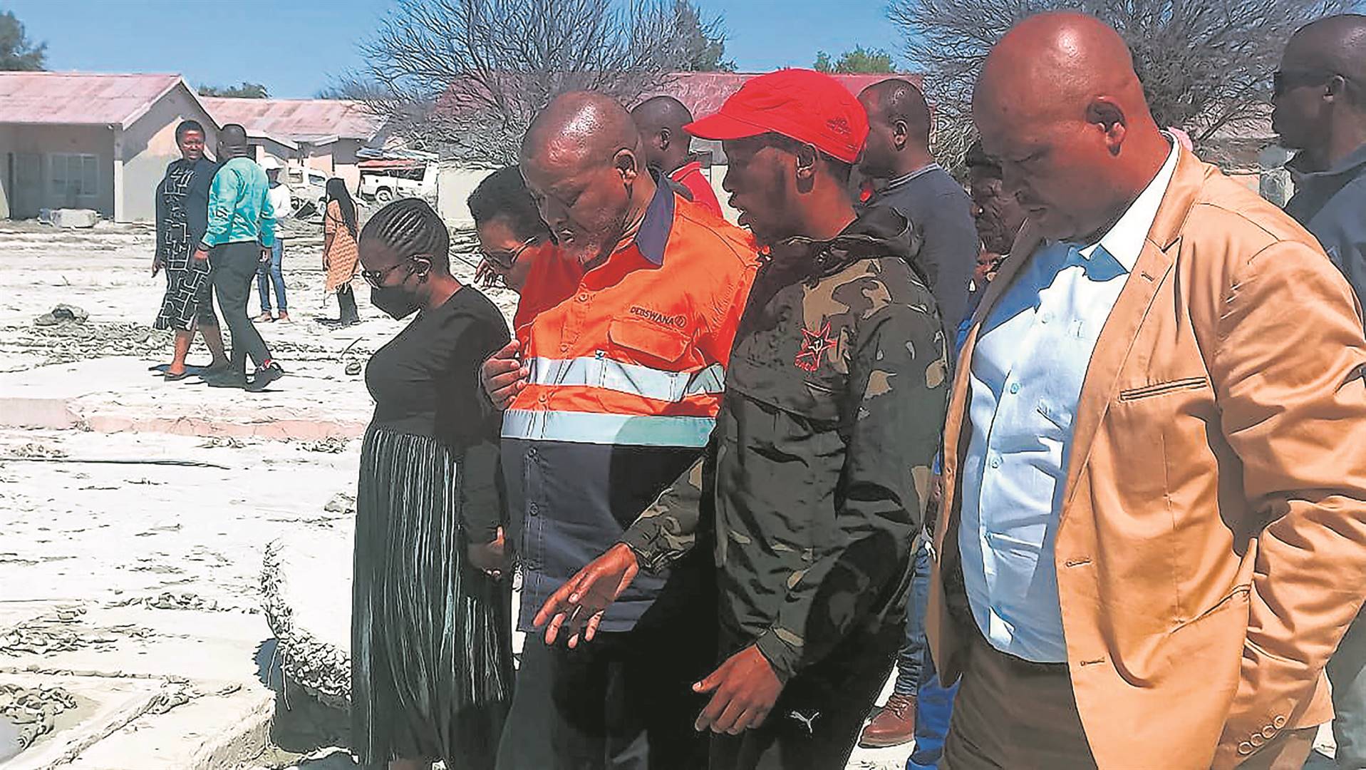 Minister Gwede Mantashe (left) has committed to helping Jagersfontein residents. 