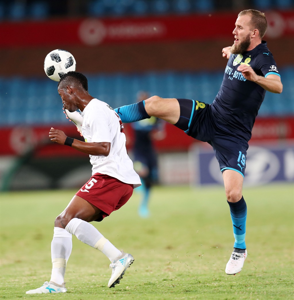 Athini Bisha of EC Bees challenged by Jeremy Brockie of Mamelodi Sundowns