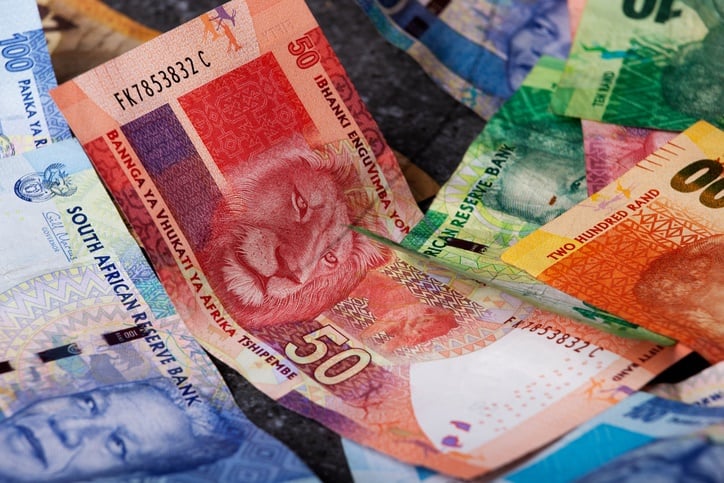 Average salaries in South Africa's formal sector (excluding agriculture) rose by 0.9% between May and August this year, from R25 866 in May to R26 086 in August