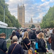 YOU in the UK | What it's like standing in a queue for 9 hours to see the queen – and the sorrow & poignancy of her crown-topped coffin