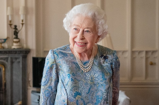 Queen Elizabeth II will likely be buried with her gold wedding ring and pearl earrings