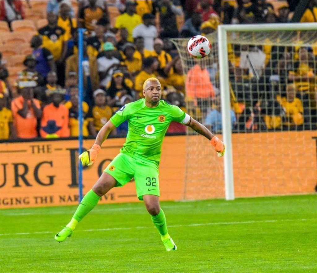 Khune in action against SuperSport with his new hairstyle. 