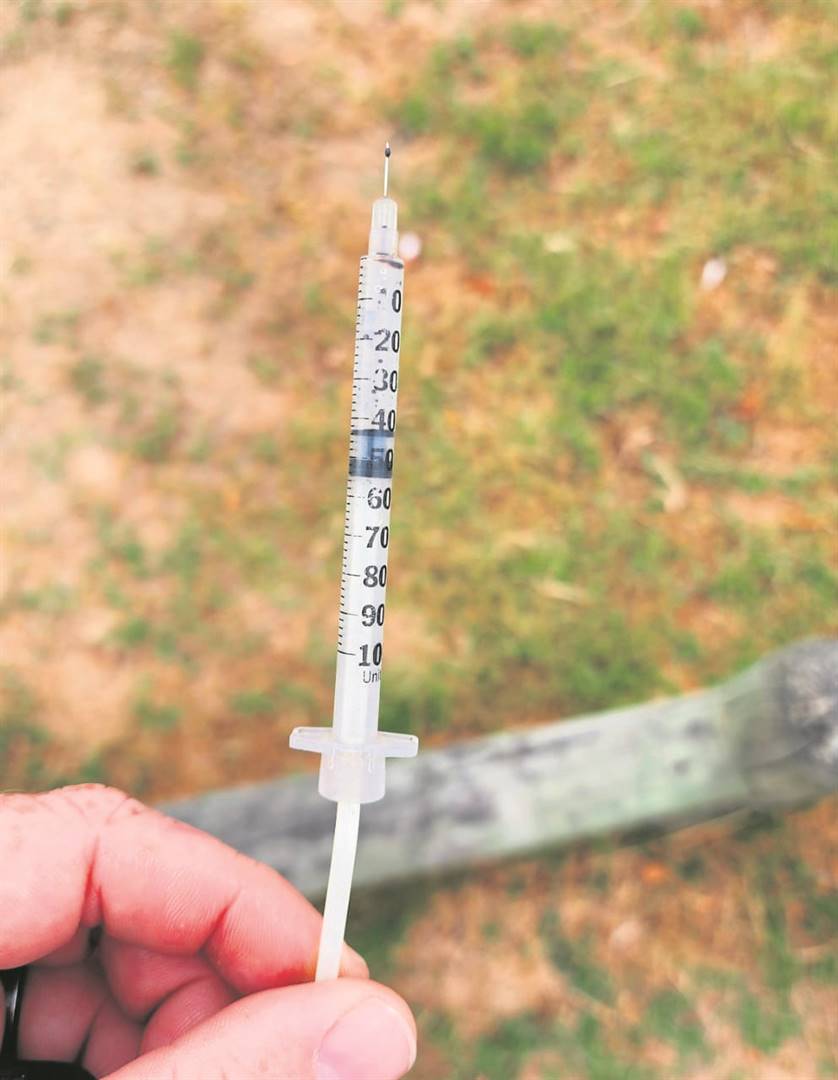 Used needles are regularly found around the De Oude Spruit dams in Protea Heights. 