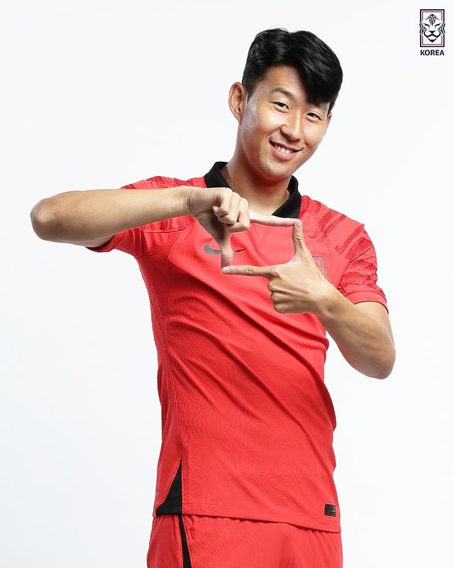 Heung-min Son in South Korea's 2022 home kit