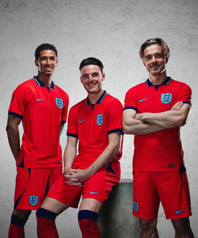 Jude Bellingham, Declan Rice, and Jack Grealish wearing England's 2022 away kit