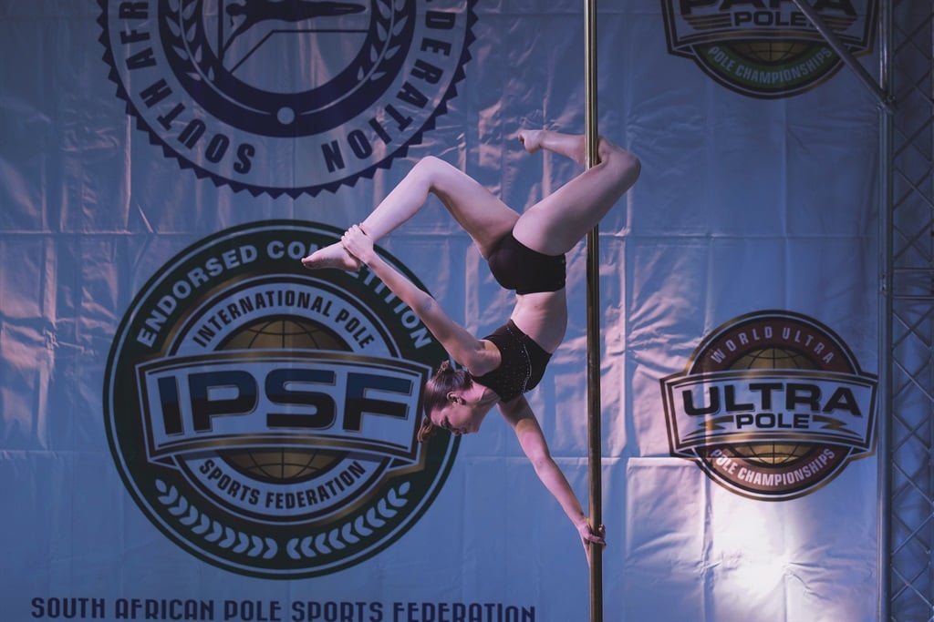  Aerial pole athlete Kaitlin Rawson injured her neck and spine in a freak accident. She had to relearn to walk. 