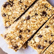 Why you should stock up on protein bars for on the go snacking