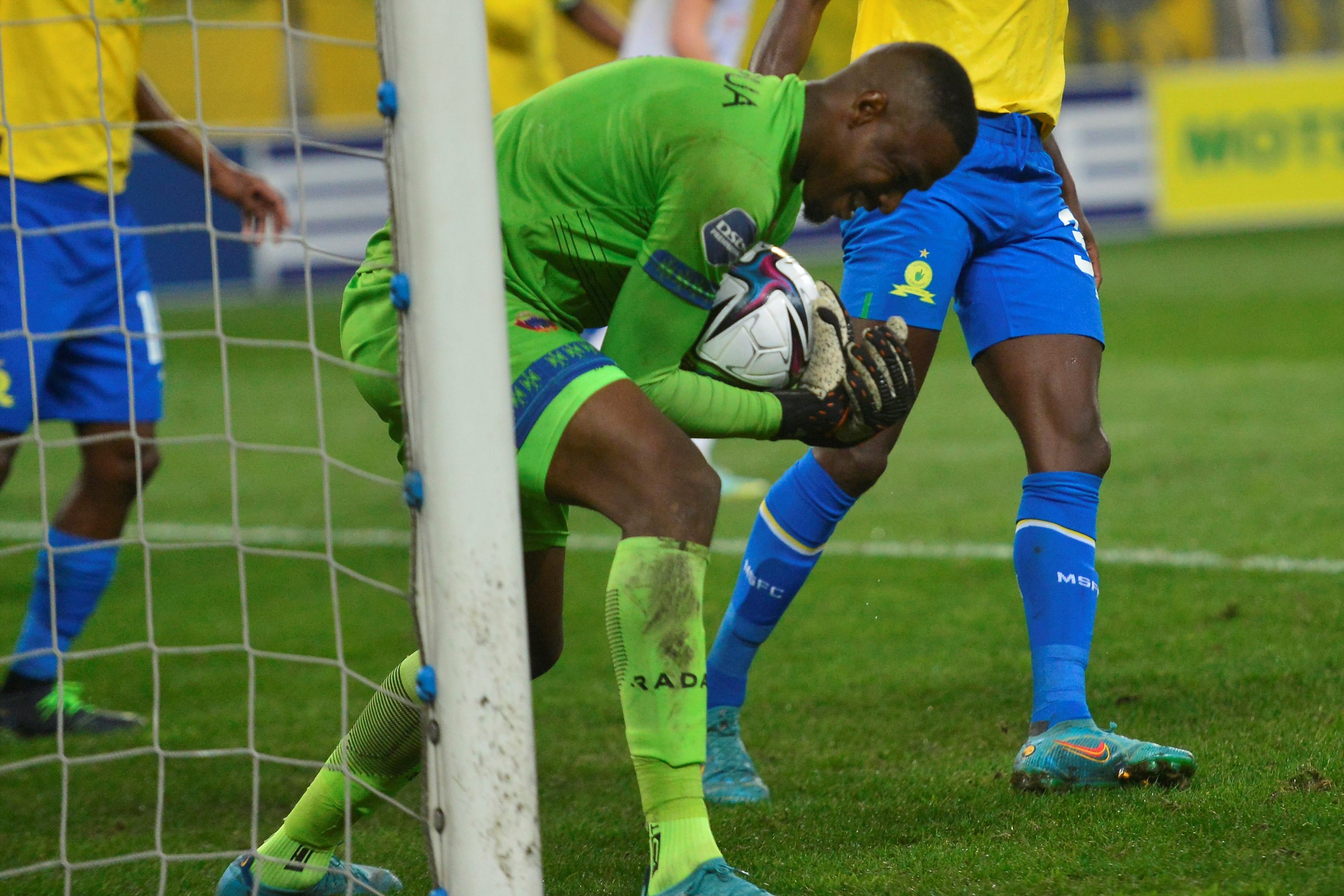 Boost for Orlando Pirates as goalkeepers Ofori, Mpontshane return from  injury ahead of Raja Casablanca clash