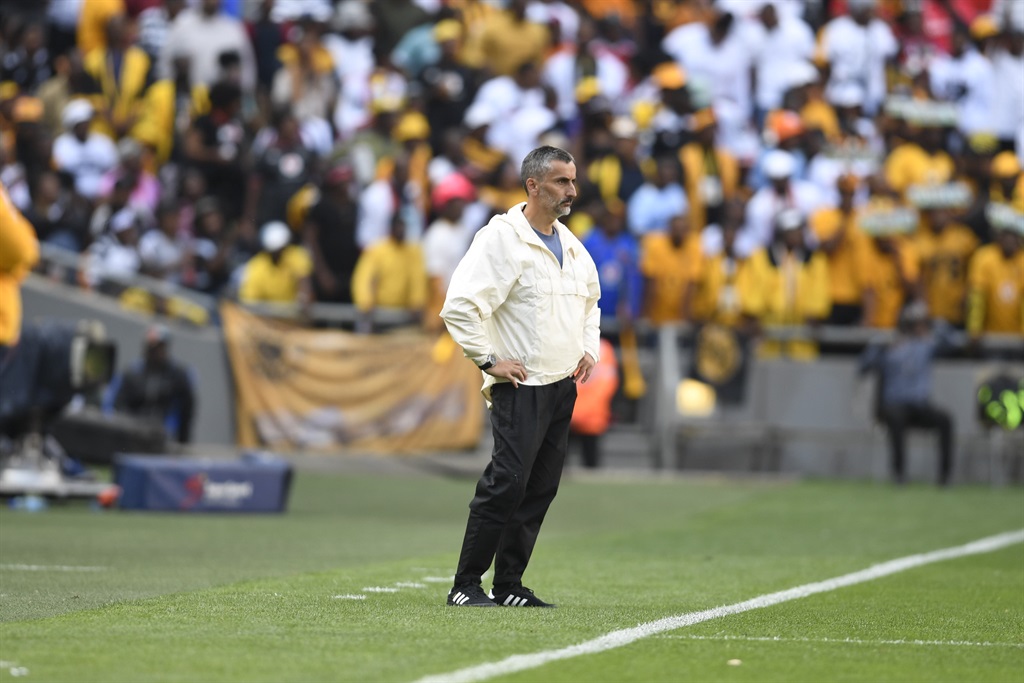 Riveiro wants to see Orlando Stadium sold out when Pirates plays