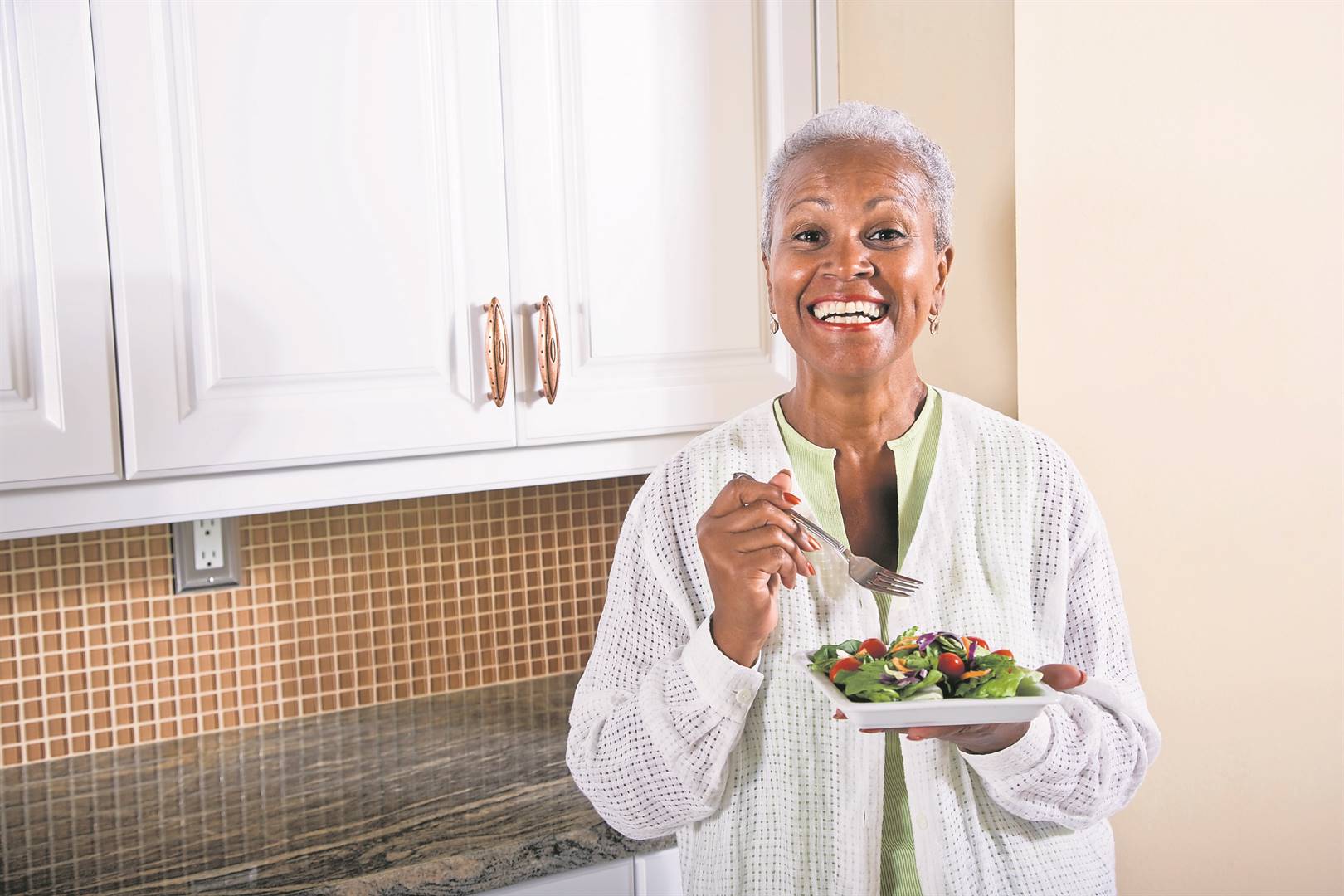 Sit Alzheimer-pasiënte se etes op kleurvolle, opwindende maniere voor en skep eerder kleiner porsies om te verseker dat hulle alles eet.         Foto’s: ISTOCK