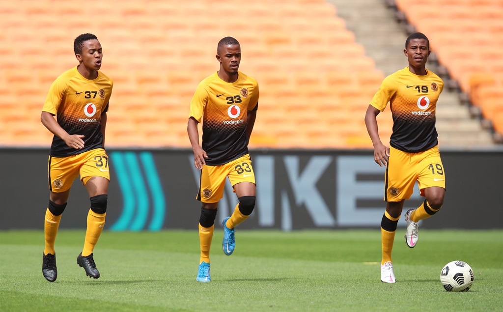 JOHANNESBURG, SOUTH AFRICA - MARCH 21: Nkosingiphile Ngcobo, Sabelo Radebe and Happy Mashiane of Kaizer Chiefs during the DStv Premiership match between Kaizer Chiefs and Orlando Pirates at FNB Stadium on March 21, 2021 in Johannesburg, South Africa. (Photo by Muzi Ntombela/BackpagePix/Gallo Images)