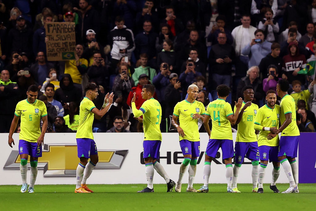 LE HAVRE, FRANCE - SEPTEMBER 23: Richarlison of Brazil celebrates their sides second goal with team mates during the International Friendly match between Brazil and Ghana at Stade Oceane on September 23, 2022 in Le Havre, France. (Photo by Dean Mouhtaropoulos/Getty Images)