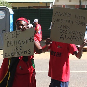 eff supporters hold anti-morocco placards 