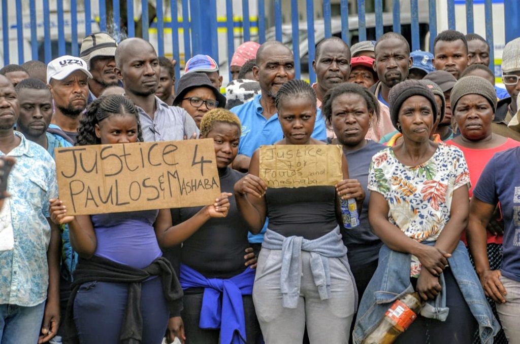 Residents of Lethabong in Tshwane picketed outside the Boschkop Police Station after two men were killed by residents from the nearby kasi. Photo by Raymond Morare