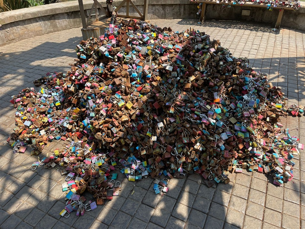 Thousands of 'love locks' left in Little Pa