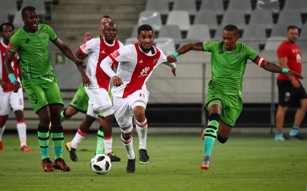 Tashreeq Morris battles for the ball with Vuyo Mere