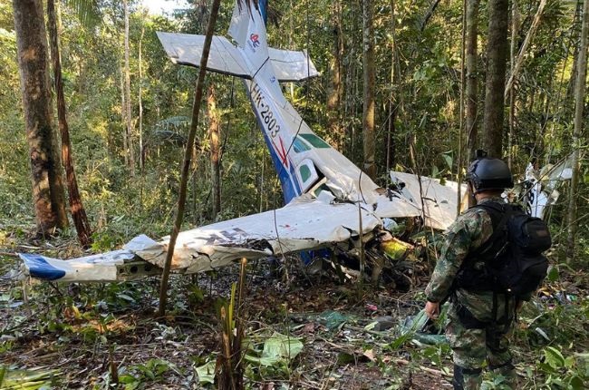 the remains of the plane after the crash in the fo