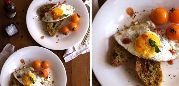 egg on garlic bread toast with cherry tomatos
