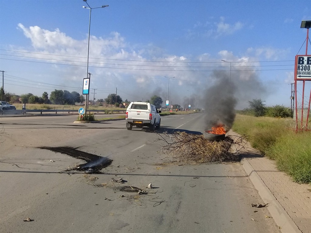 Protesters in Mahikeng have blockaded roads 
