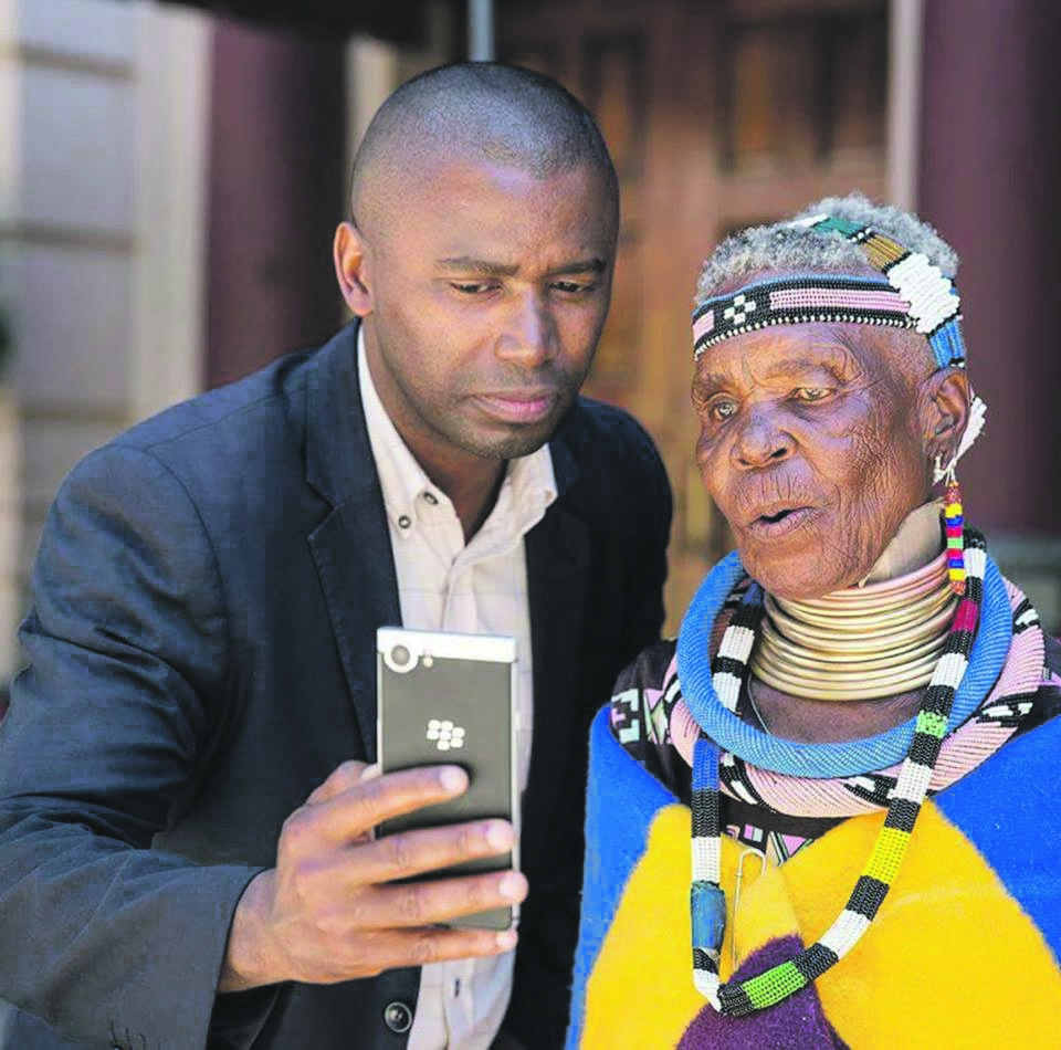The chairperson of the Market Theatre Foundation, Kwanele Gumbi, with famed Ndebele artist Esther Mahlangu. Picture: Facebook/Kwanele Gumbi/Market Theatre