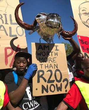 Workers have gathered protesting for a higher minimum wage. (Amanda Khoza, News24)