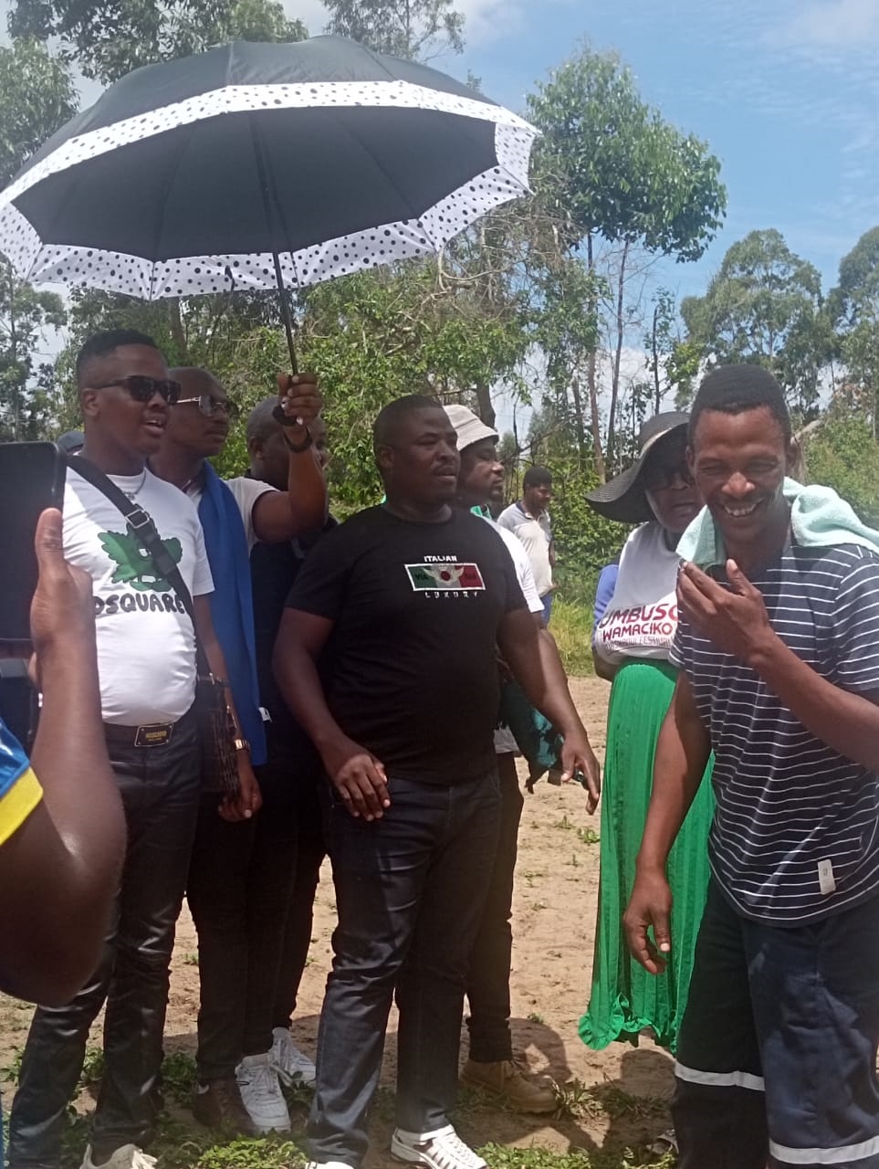 Musician Khuzani Mpungose (left) visited Siyabonga Gumede, who was attacked. 