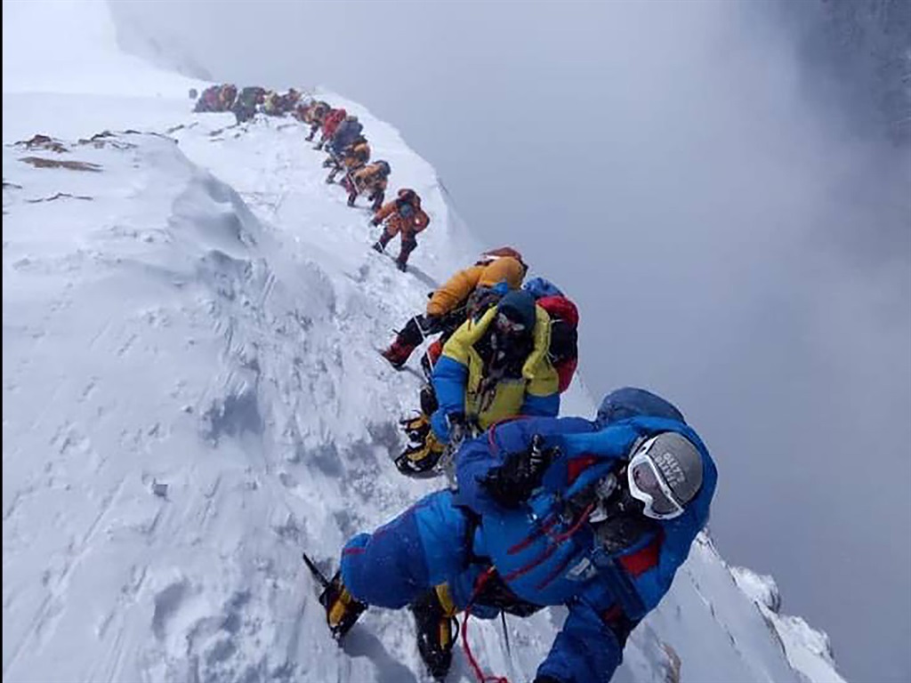 Then And Now Photos Show How Climbing Mount Everest Has Mor Erofound 