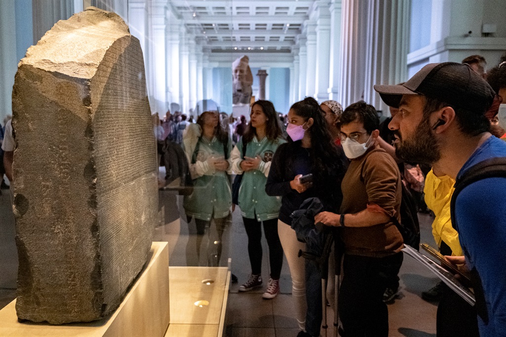 Mesir menuntut pengembalian Batu Rosetta kuno