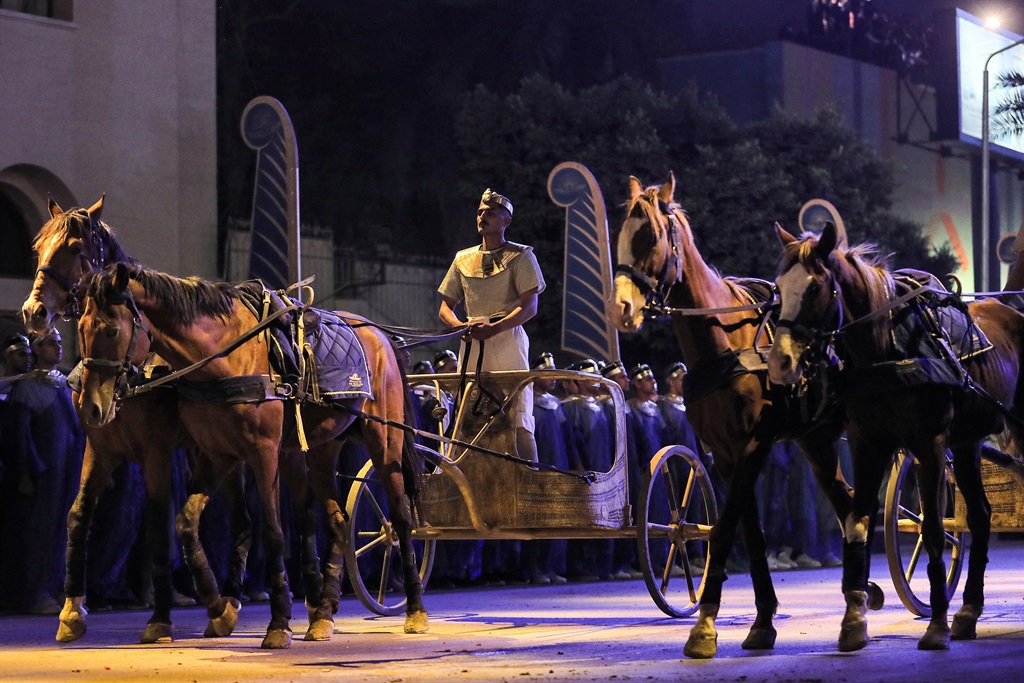 A performer rides a two-horse chariot at the start