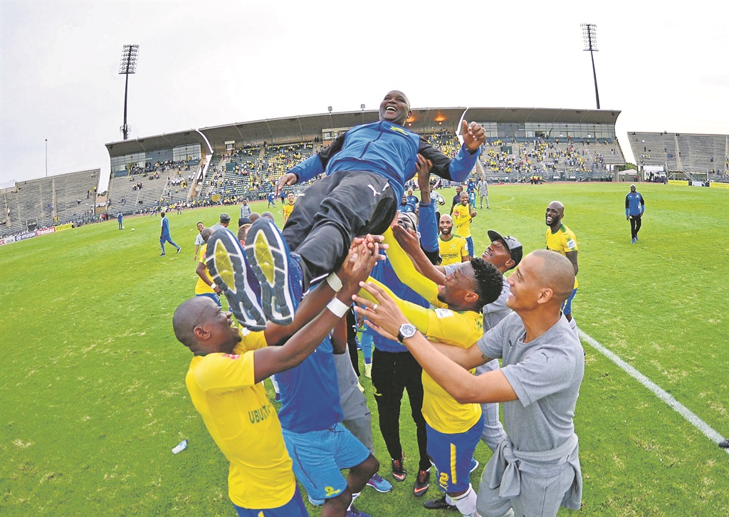 ambitious Pitso Mosimane being hoisted high by his players. Now he has set the bar even higher for himself PHOTO: Samuel Shivambu / BackpagePix