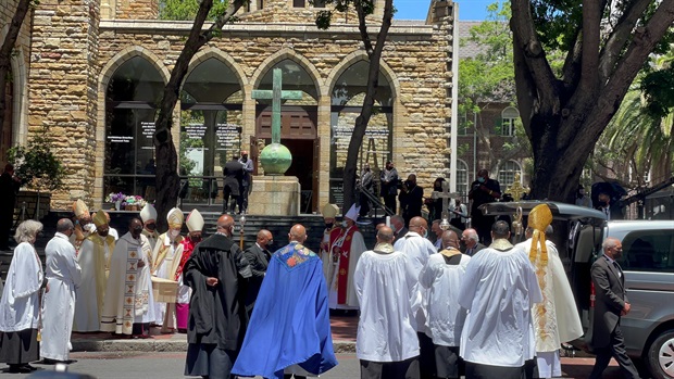 <p>Archbishop Emeritus Desmond Tutu's coffin is leaving the cathedral to be transported to where he will be cremated. </p><p><em>- Marvin Charles</em></p>