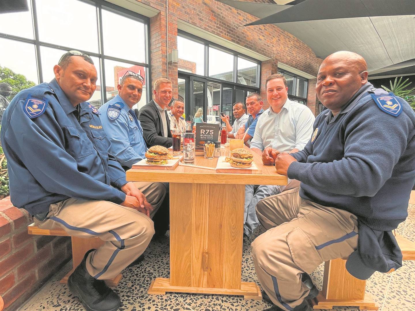 Mayor rewards officers for busting dumpers News24