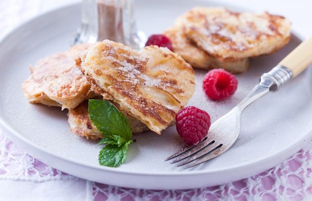 beautifully plated heart shaped french toast 
