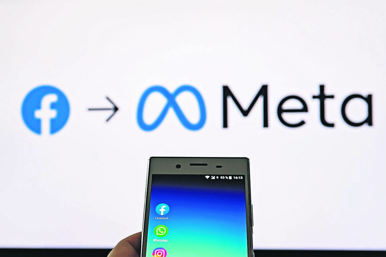 Meta has identified 400 malicious Android and iOS apps that target people to steal their Facebook login information. 