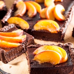 Photo: Chocolate peaches tart
