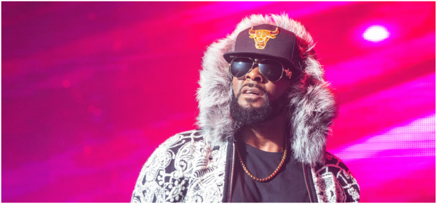 R Kelly performing (PHOTO: Gallo images/ Getty images)