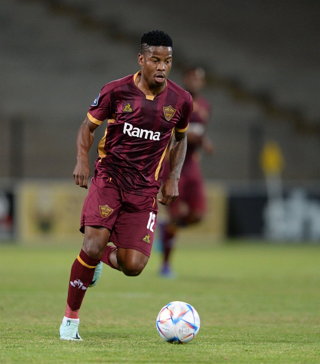 El Mago back on the pitch #StellenboschFC #ProudlyStellenbosch… –  Stellenbosch Football Club