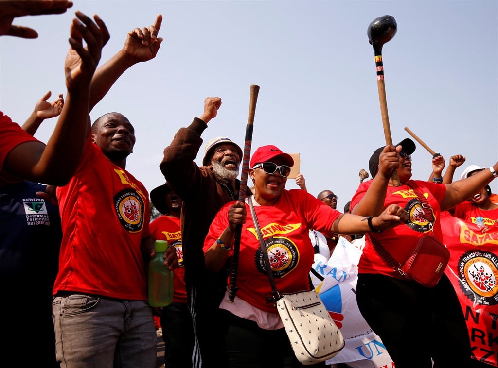 Transnet workers protest as a labour strike continues. Photo: Rogan Ward / Reuters