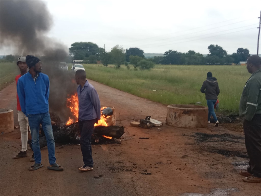 Angry residents took to the streets and burnt tyres, demanding service delivery in their kasi.